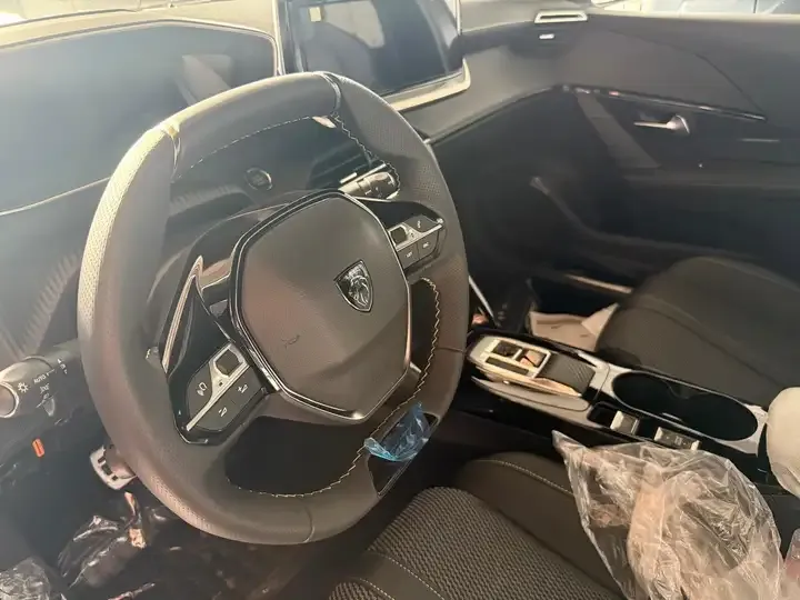 Peugeot e-208 foto 5