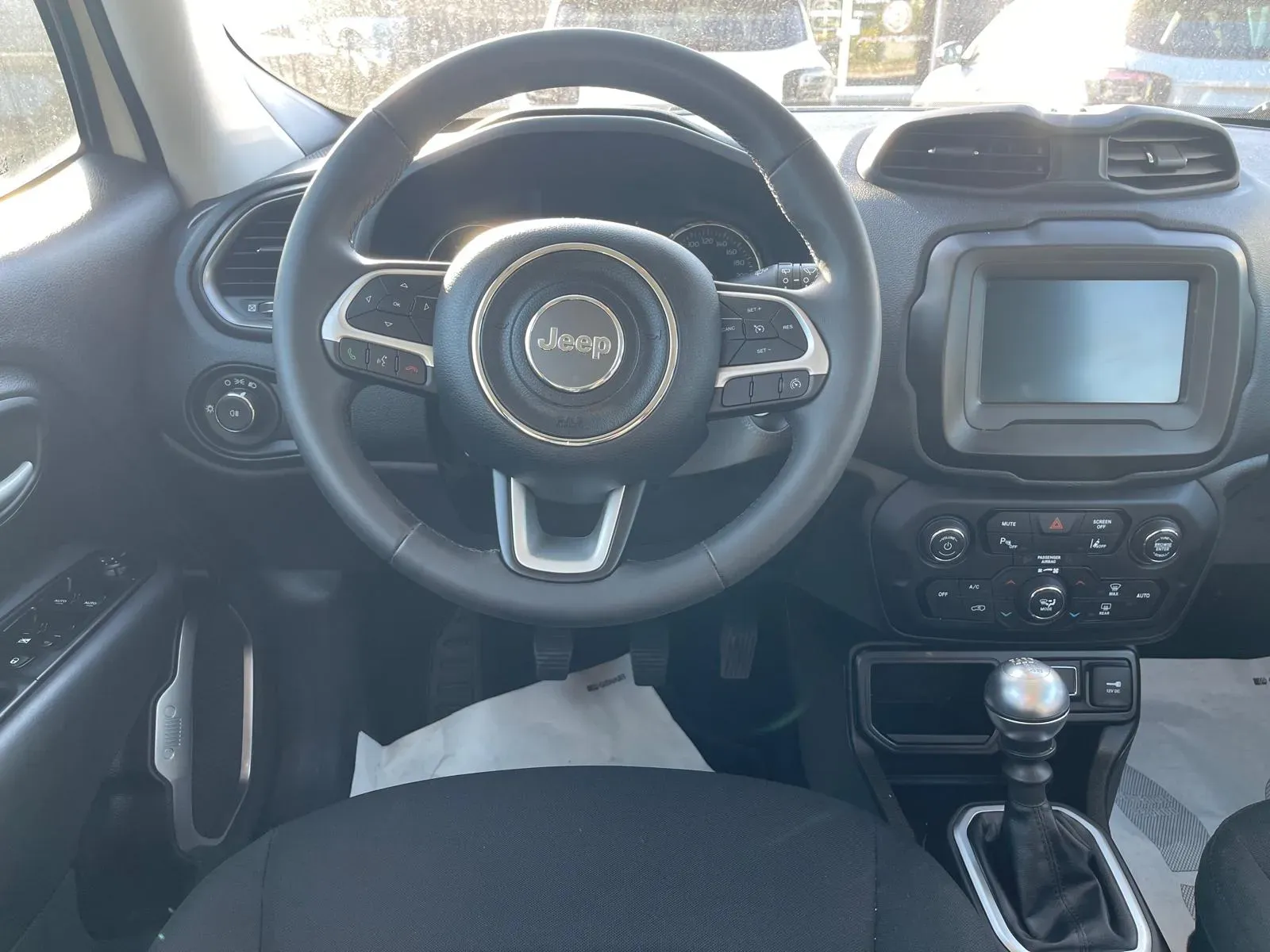 Jeep Renegade foto 8