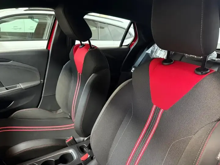 Opel Corsa 5 porte foto 5