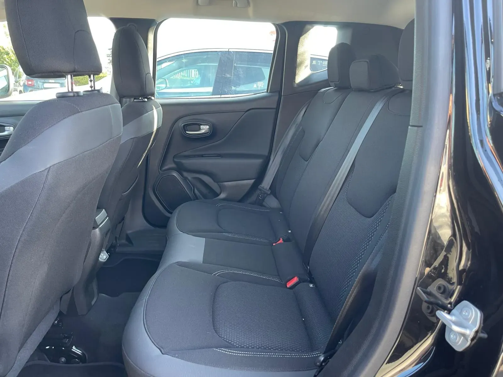 Jeep Renegade foto 12