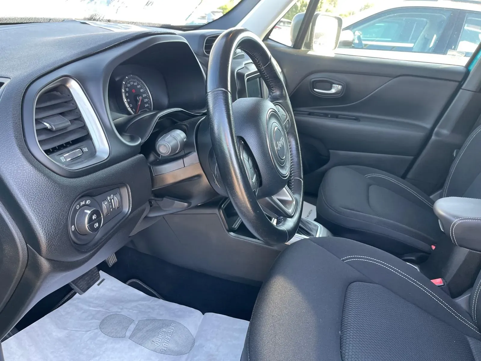 Jeep Renegade foto 9