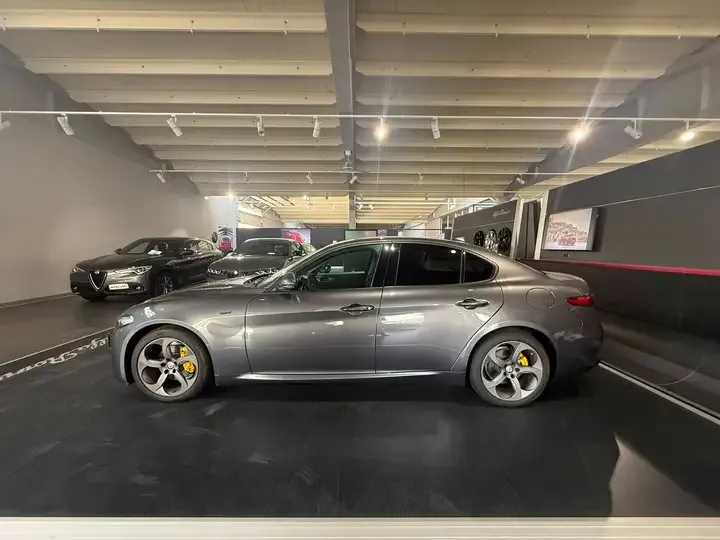 Alfa Romeo Giulia foto 3