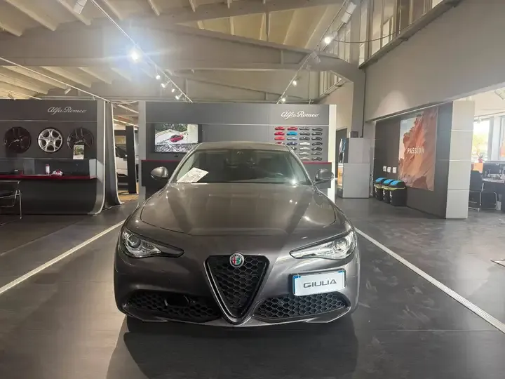 Alfa Romeo Giulia foto 4