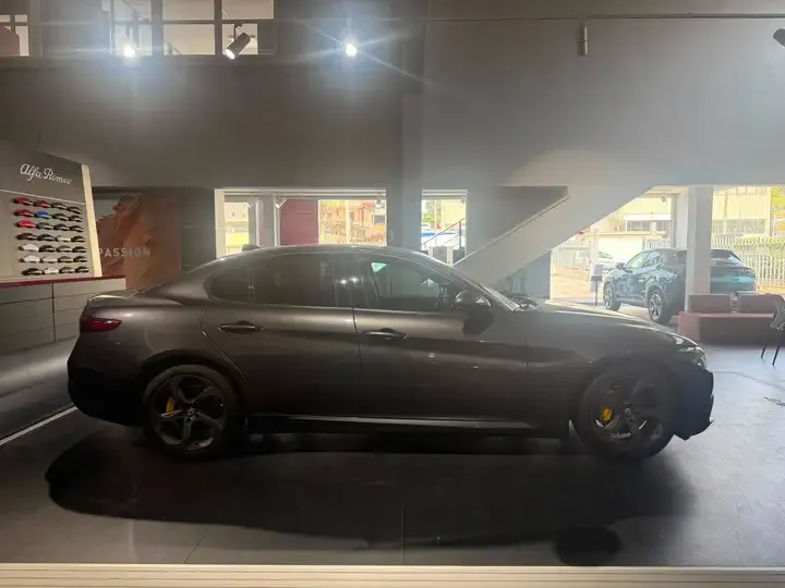 Alfa Romeo Giulia foto 6