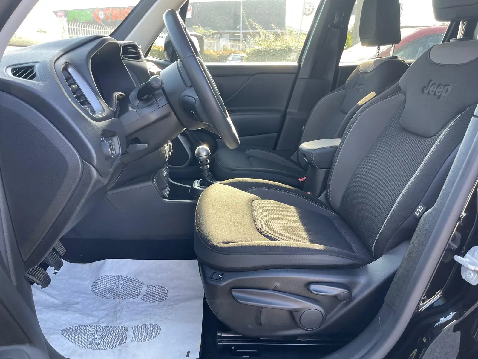 Jeep Renegade foto 9