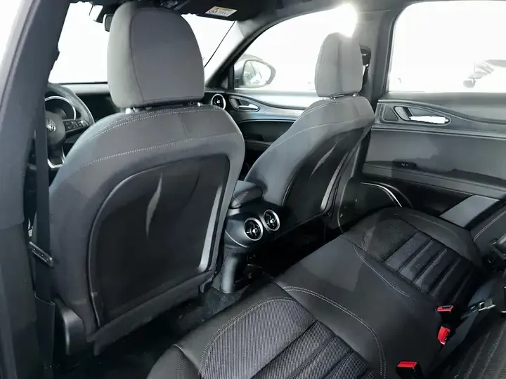 Alfa Romeo Stelvio foto 10