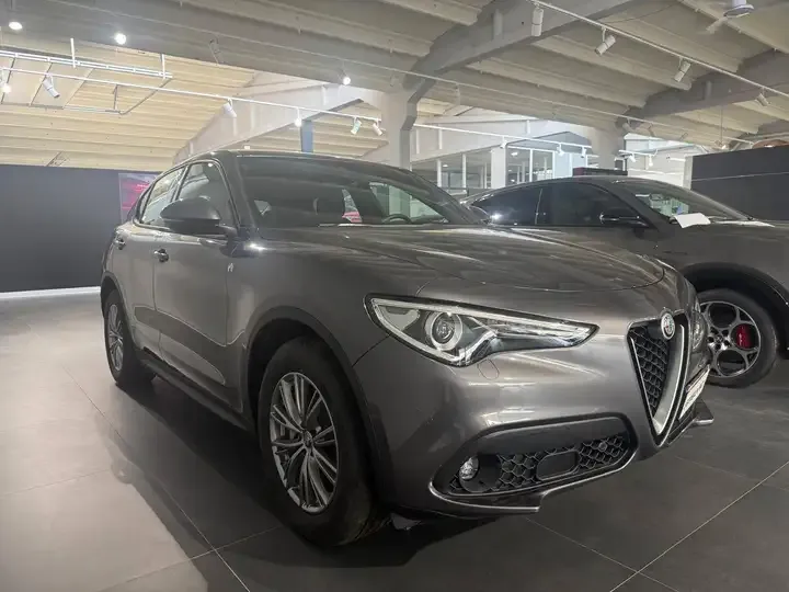 Alfa Romeo Stelvio foto 3