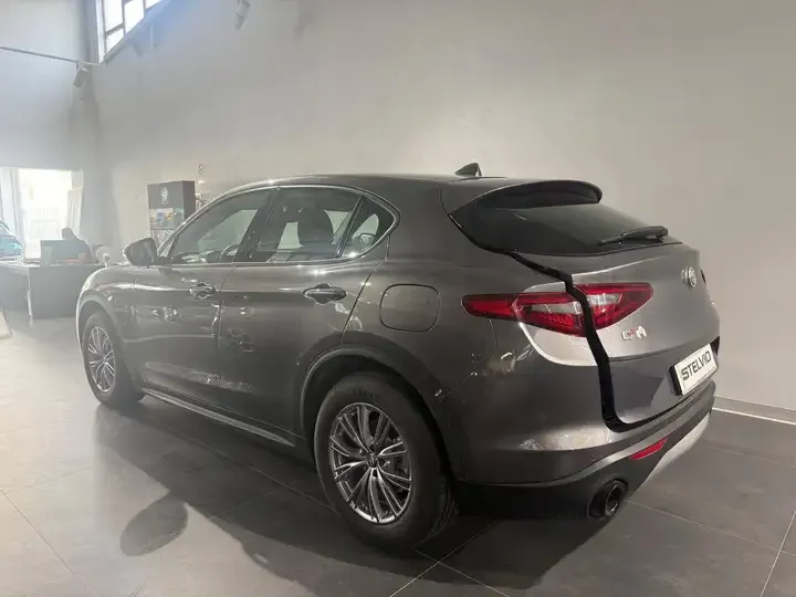 Alfa Romeo Stelvio foto 6