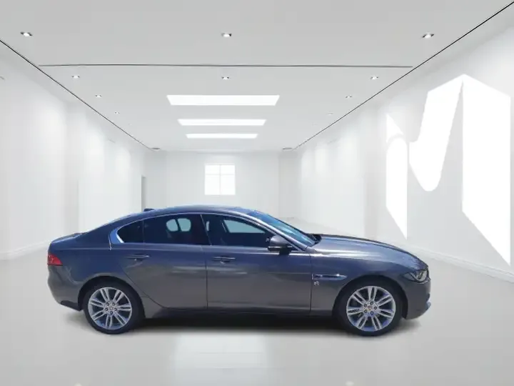 Jaguar XE foto 2