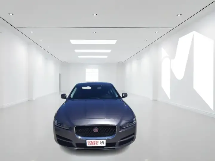 Jaguar XE foto 3