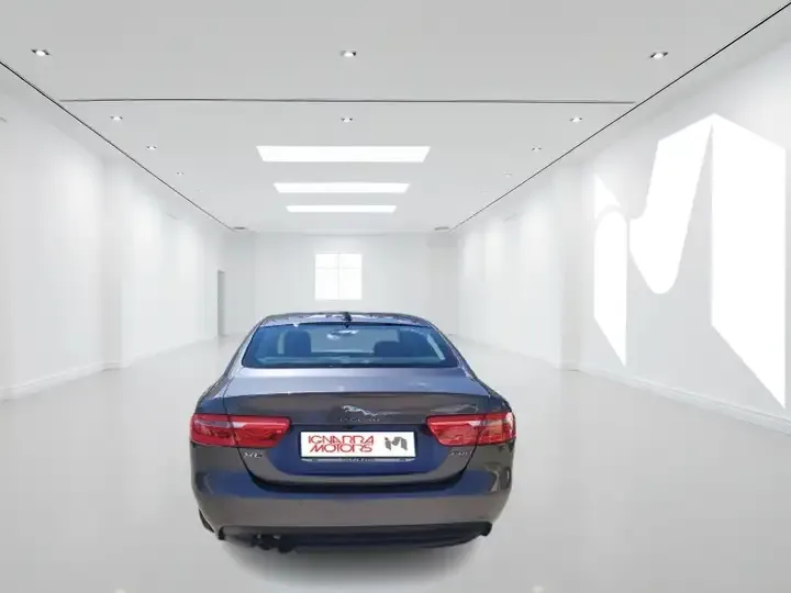 Jaguar XE foto 4