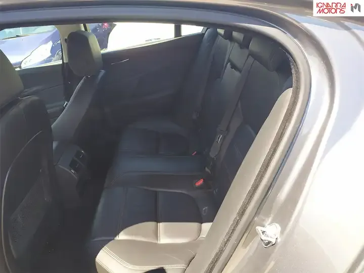 Jaguar XE foto 8