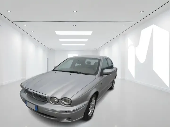 Jaguar XE foto 2