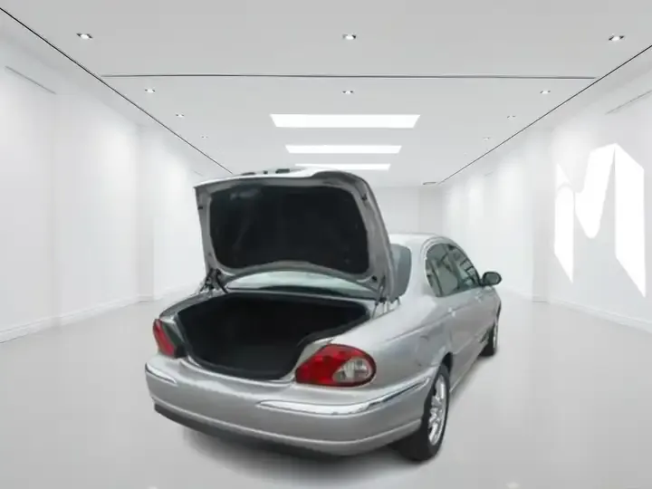 Jaguar XE foto 3