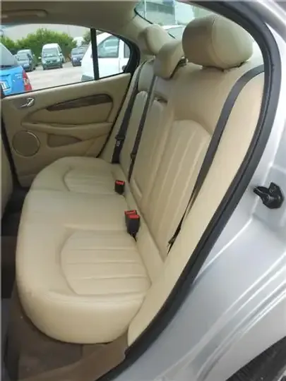 Jaguar XE foto 4