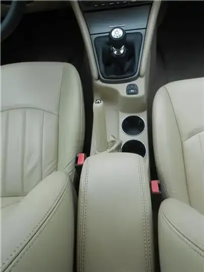 Jaguar XE foto 8