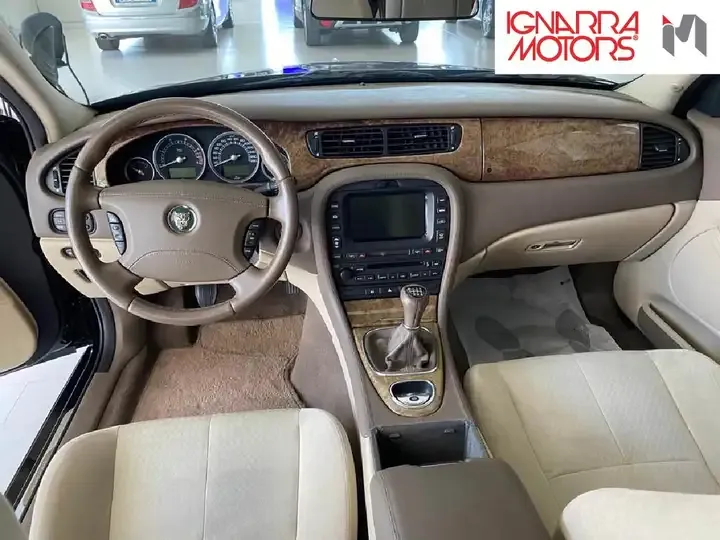 Jaguar XE foto 11