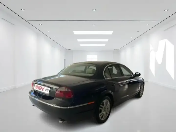 Jaguar XE foto 2