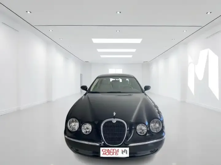 Jaguar XE foto 4