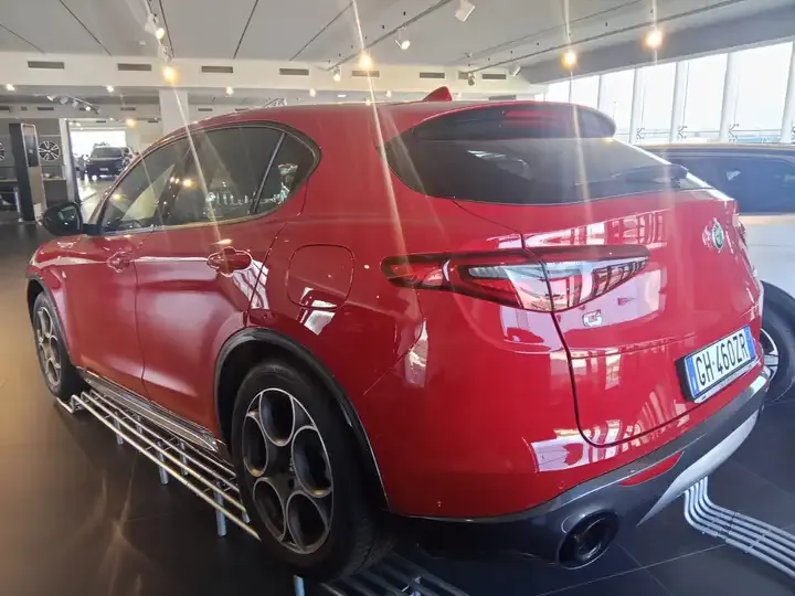 Alfa Romeo Stelvio foto 3