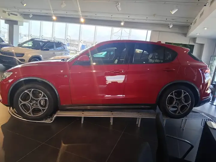 Alfa Romeo Stelvio foto 5