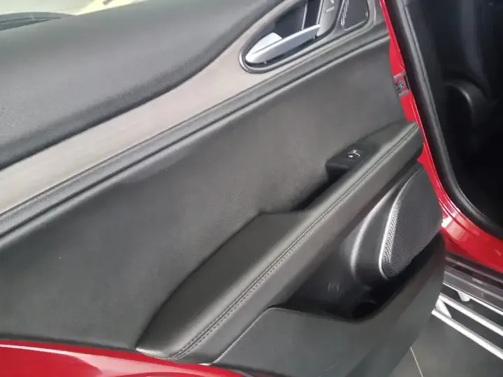 Alfa Romeo Stelvio foto 8
