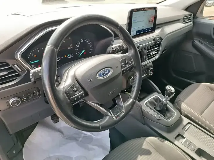 Ford Kuga foto 8
