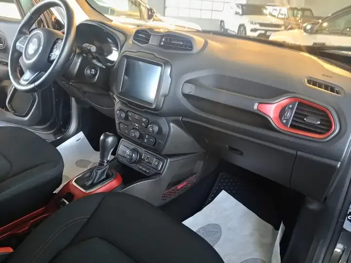 Jeep Renegade foto 10