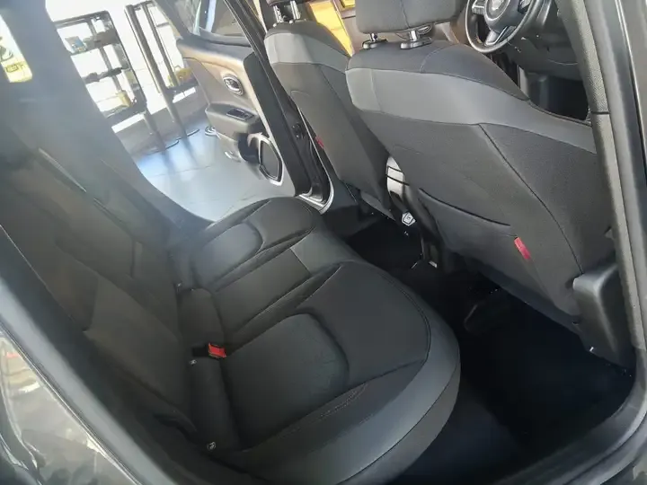 Jeep Renegade foto 13