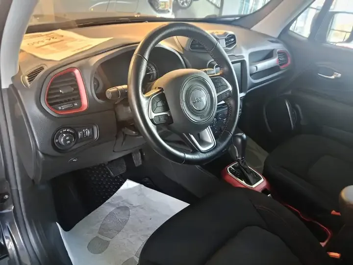 Jeep Renegade foto 8
