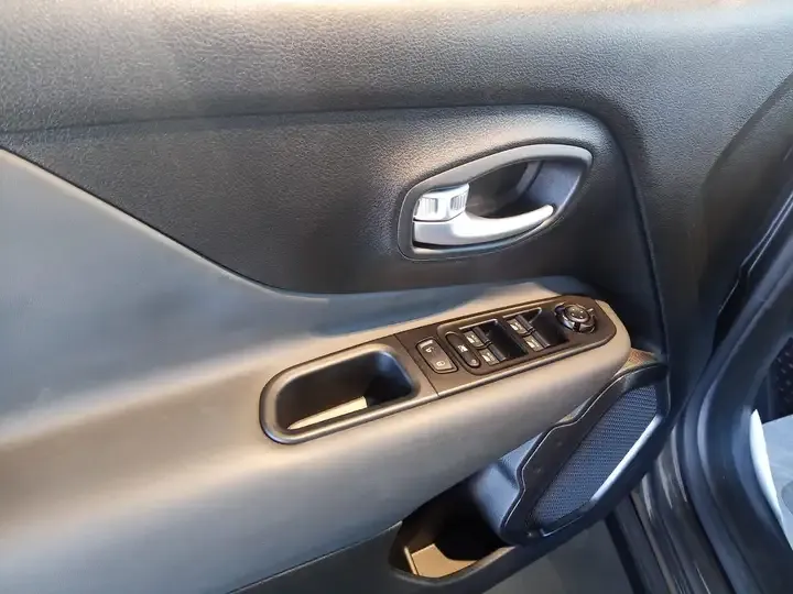 Jeep Renegade foto 9