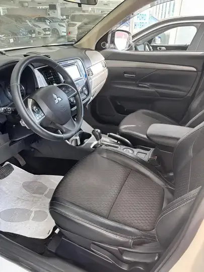 Mitsubishi Outlander foto 7