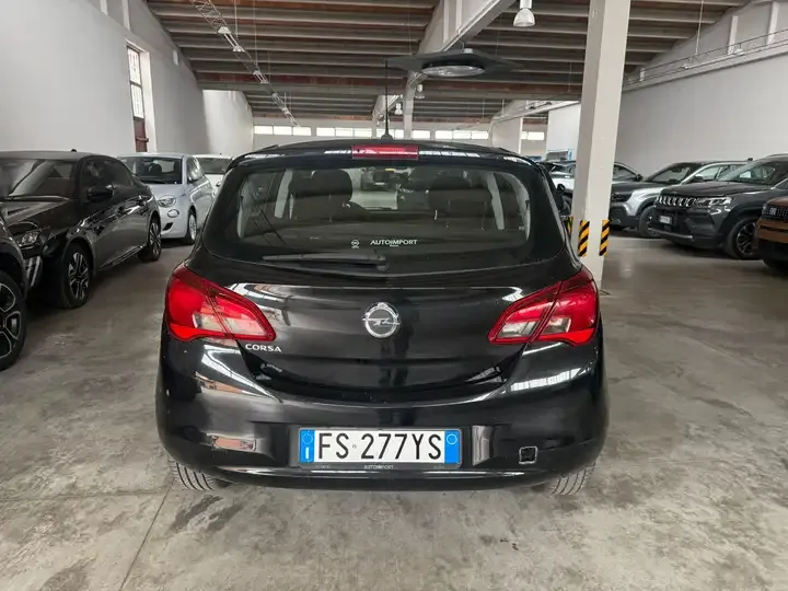 Opel Corsa 5 porte foto 4