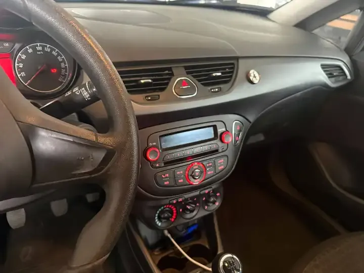 Opel Corsa 5 porte foto 6