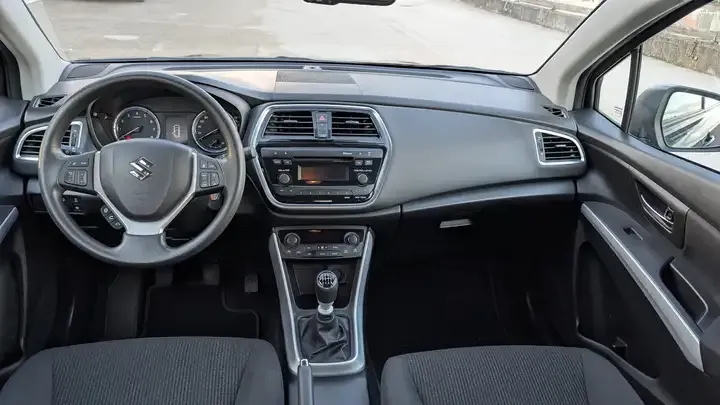 Suzuki S-Cross foto 2