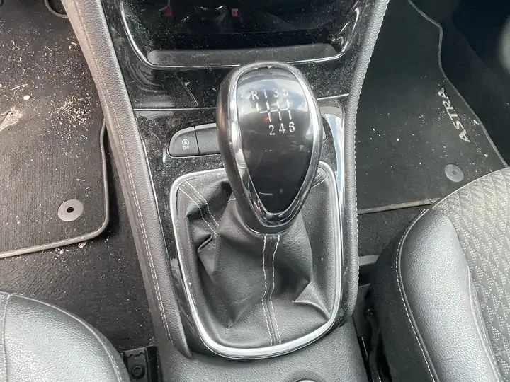 Opel Astra foto 15