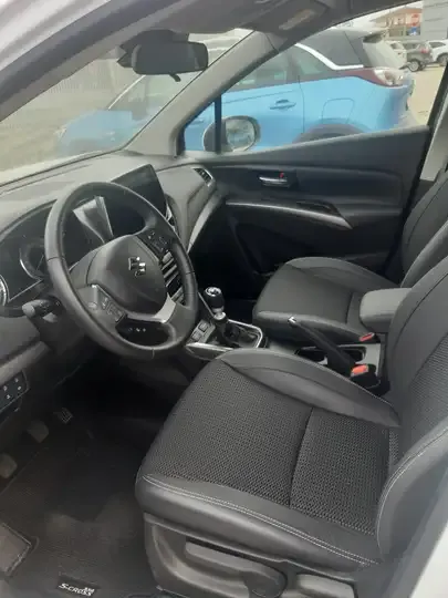 Suzuki S-Cross foto 3