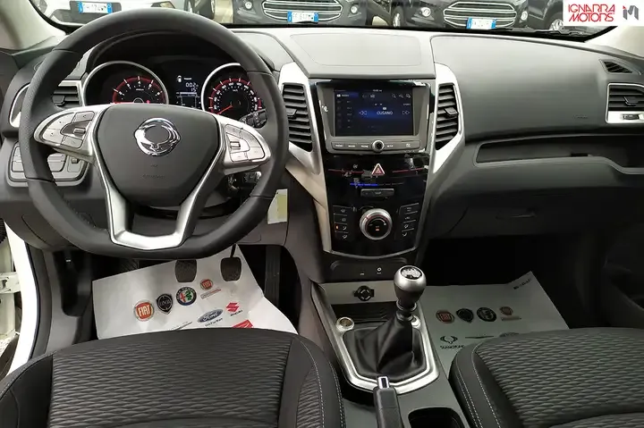 Ssangyong Tivoli foto 10