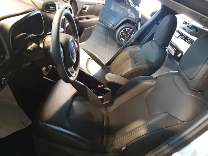 Jeep Renegade foto 8