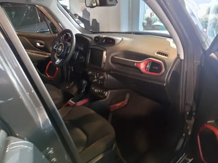 Jeep Renegade foto 8