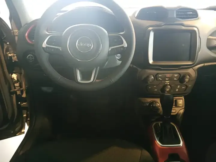 Jeep Renegade foto 9