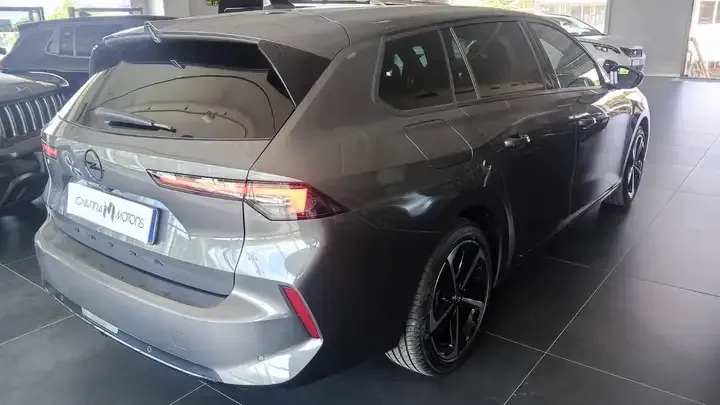 Opel Astra Sports Tourer foto 6