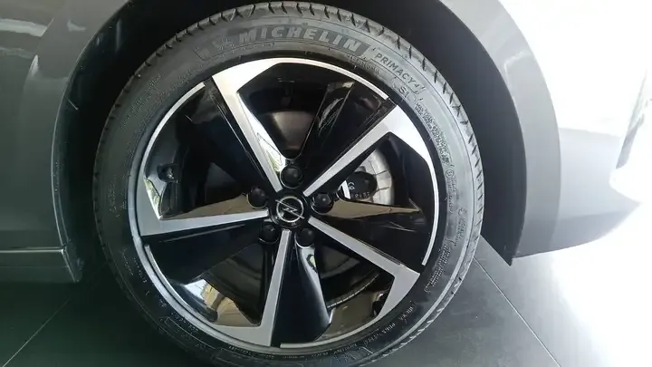 Opel Astra Sports Tourer foto 8