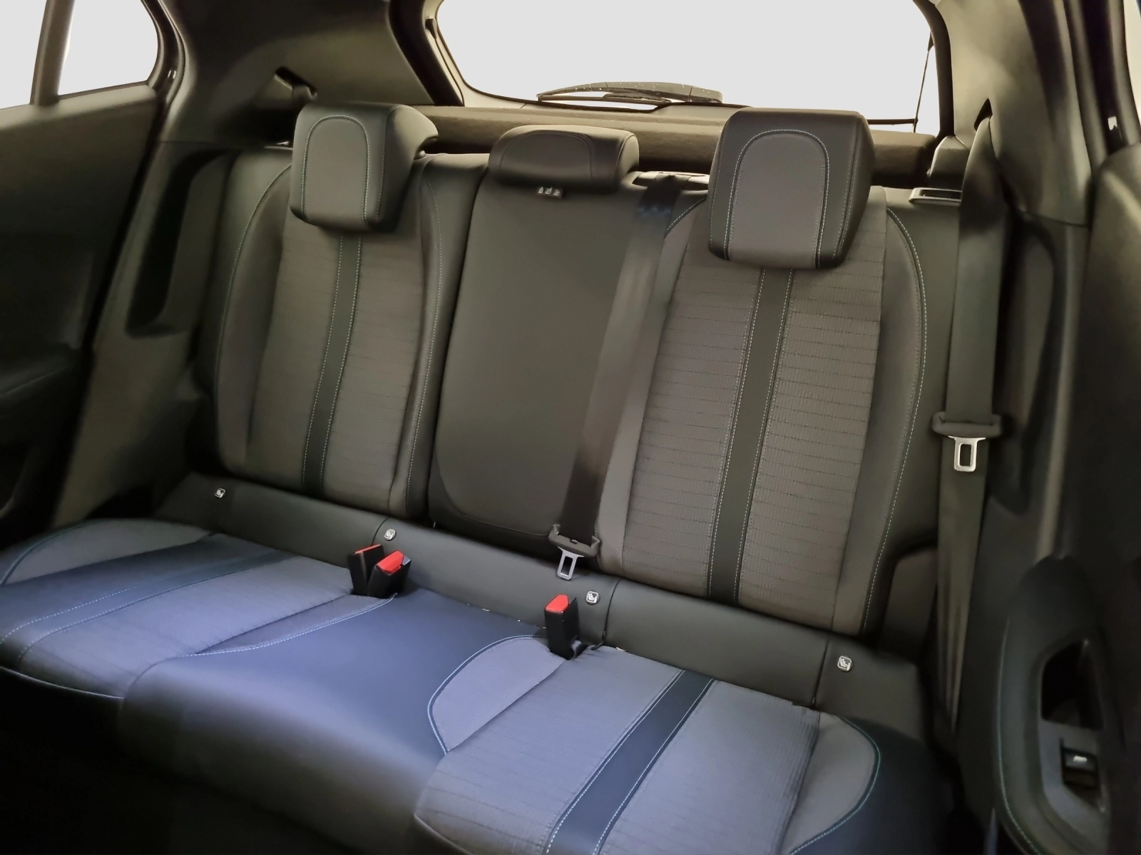 Immagine 10 Peugeot 2008