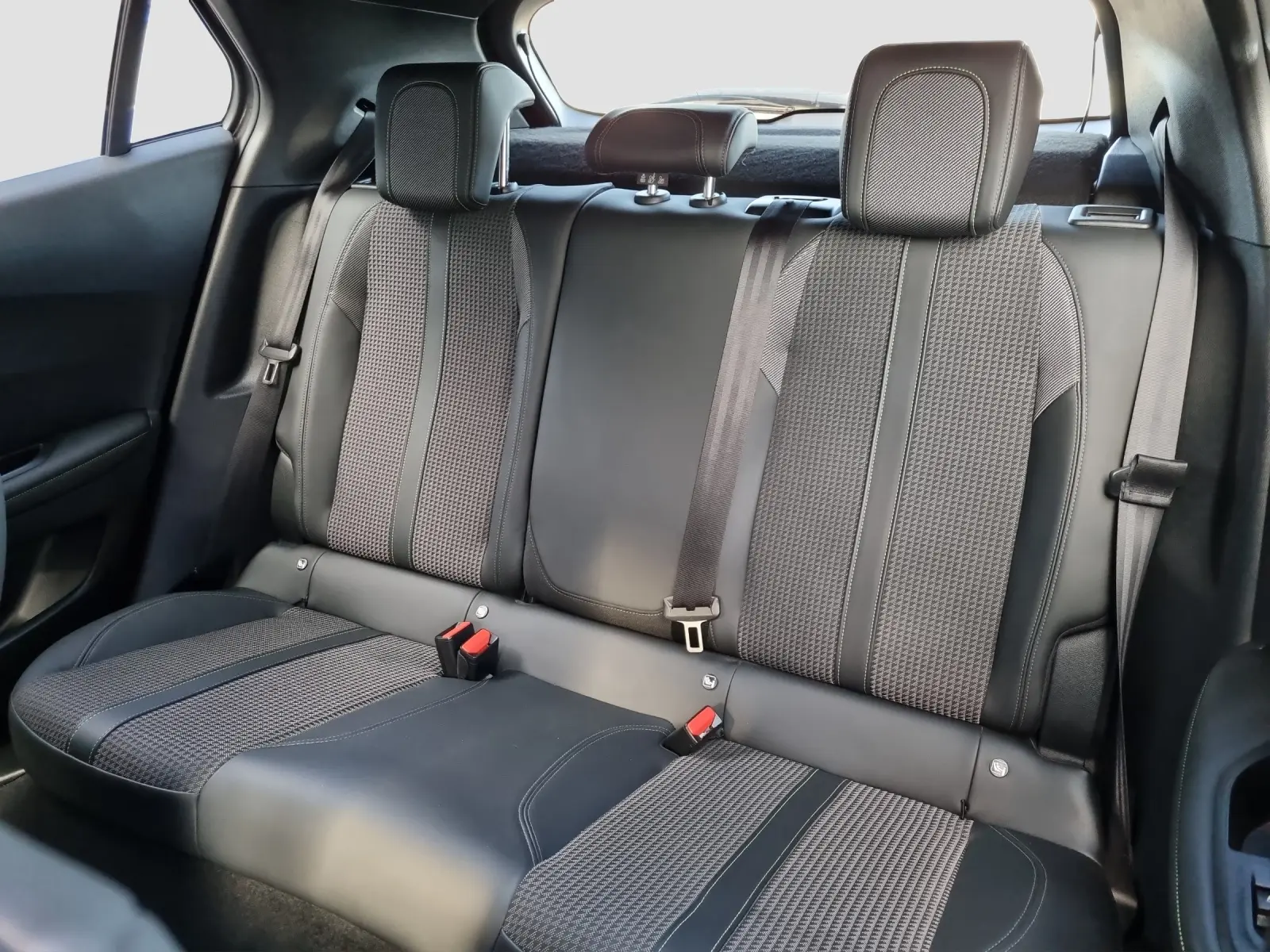 Immagine 10 Peugeot 2008