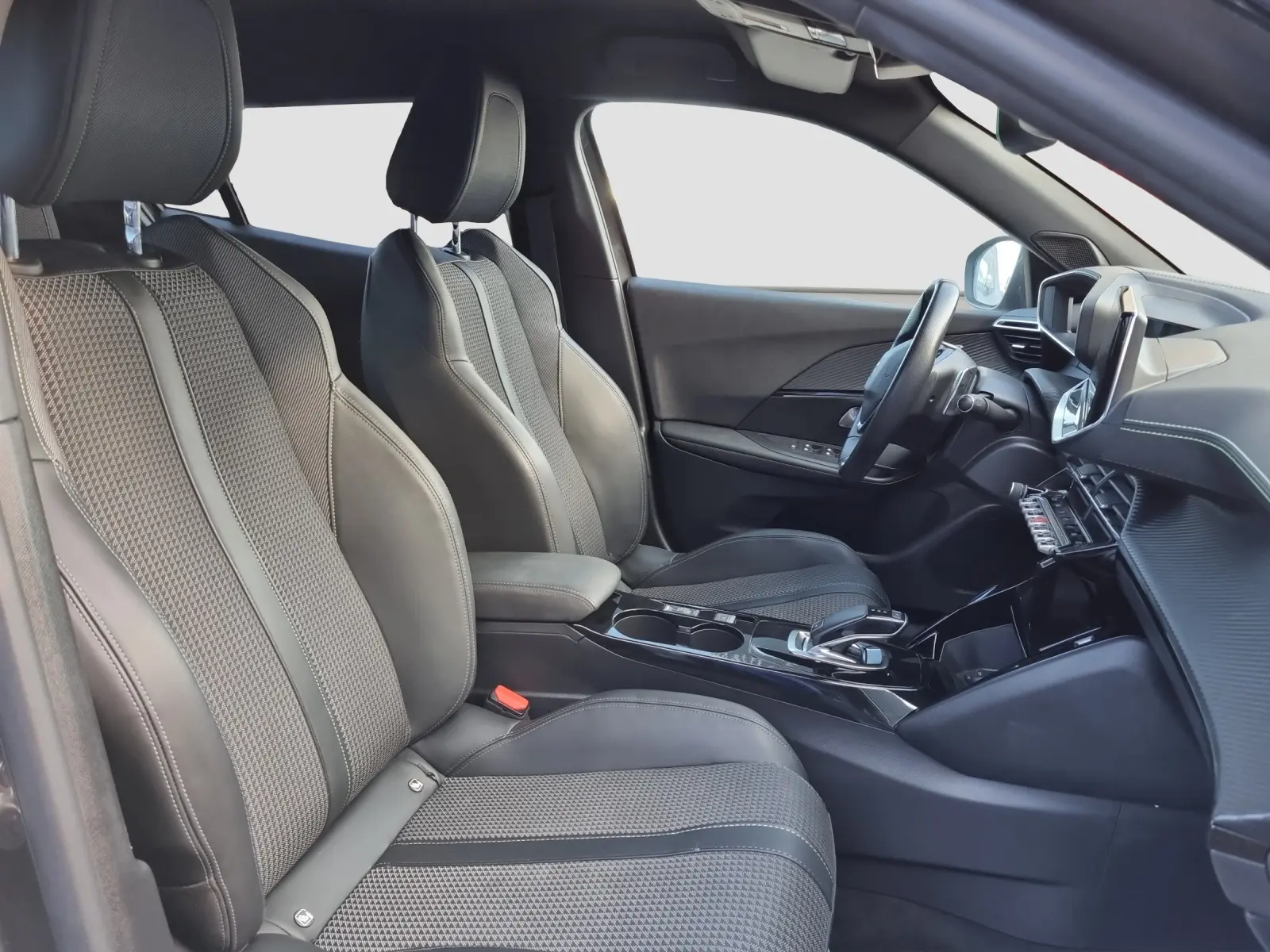 Immagine 12 Peugeot 2008