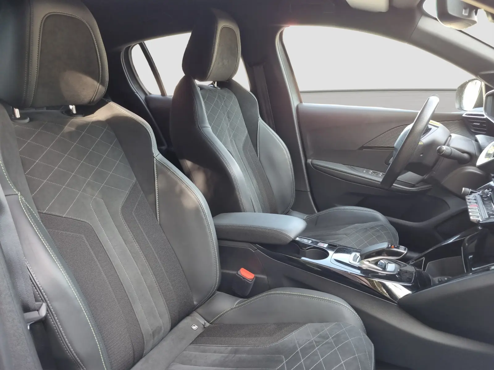 Immagine 12 Peugeot 208