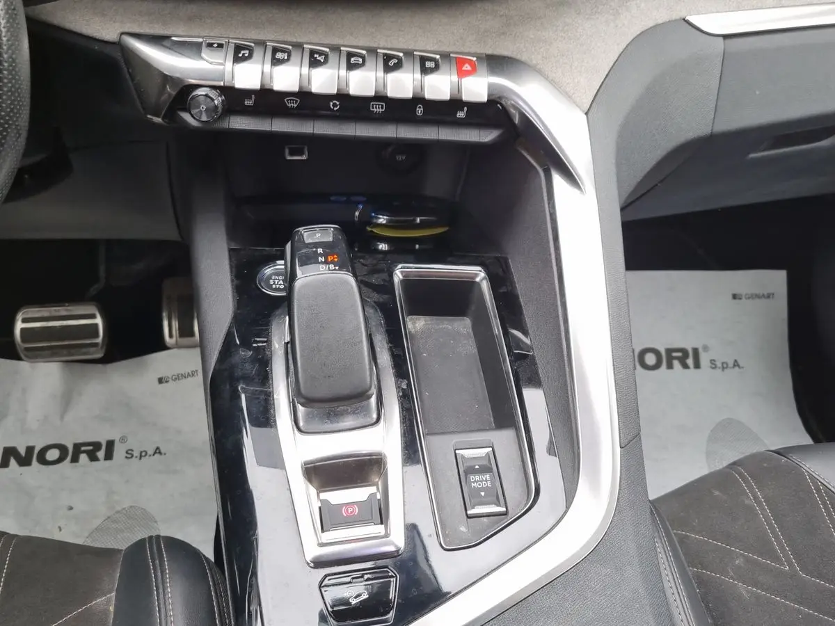 Immagine 11 Peugeot 3008