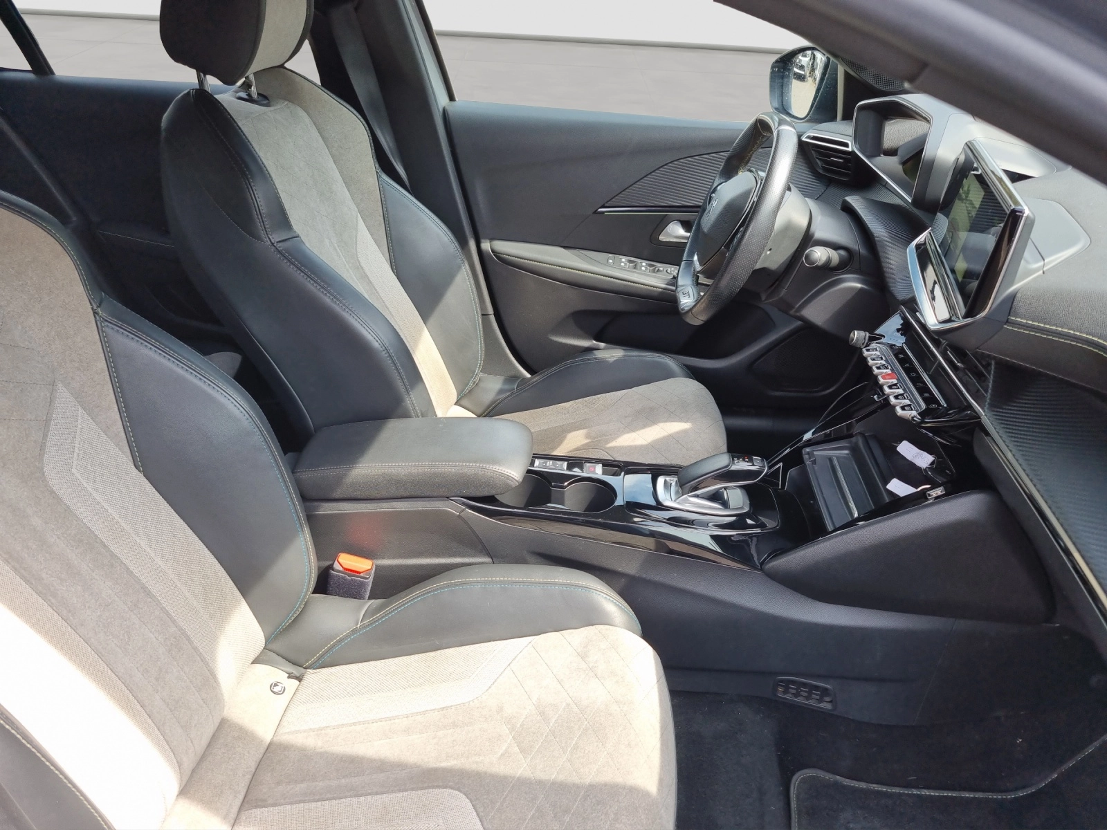 Immagine 12 Peugeot 208