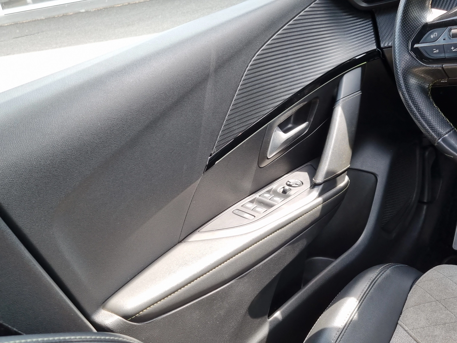 Immagine 17 Peugeot 208